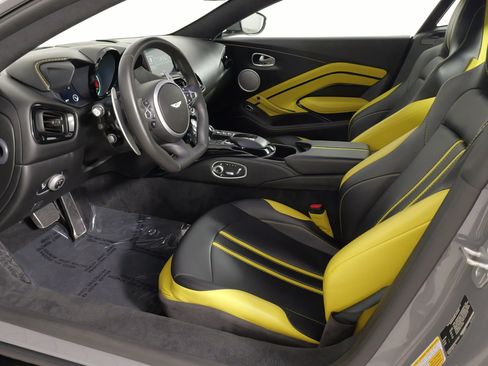 Used 2019 Aston Martin V8 Vantage Coupe RWD image 36