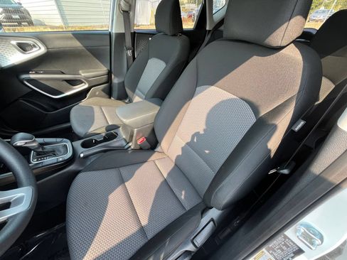Used 2025 Kia Soul LX w/ LX Technology Package FWD image 36