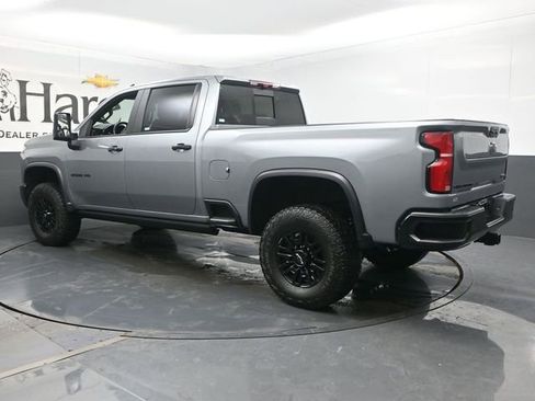 Used 2024 Chevrolet Silverado 2500 ZR2 w/ Technology Package AWD/4WD image 35