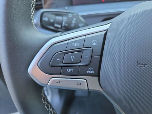 New 2026 Volkswagen Tiguan SE FWD image 18