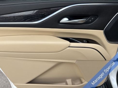 Used 2021 Cadillac Escalade ESV Premium Luxury image 25