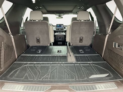 Used 2022 Chevrolet Tahoe Z71 w/ Luxury Package image 32