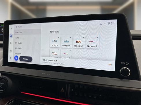 Used 2024 Toyota Prius Prime FWD image 19