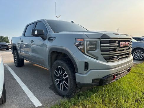 Used 2025 GMC Sierra 1500 AT4 w/ AT4 Premium Package AWD/4WD image 3