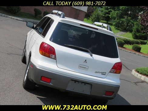 Used 2004 Mitsubishi Outlander LS image 16