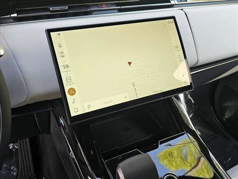 Used 2025 Land Rover Range Rover Sport image 13