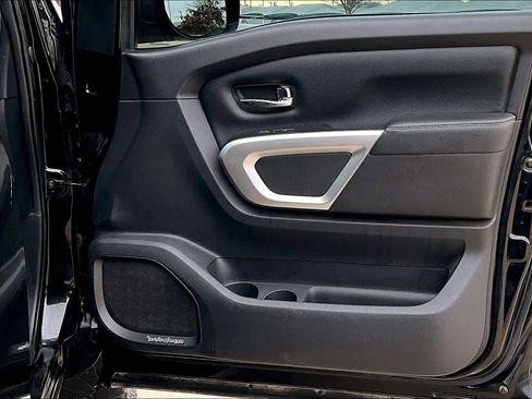 Used 2017 Nissan Titan SL image 20