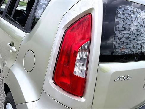 Used 2013 Kia Soul FWD image 28