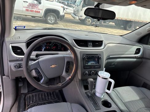 Used 2017 Chevrolet Traverse LS FWD image 11