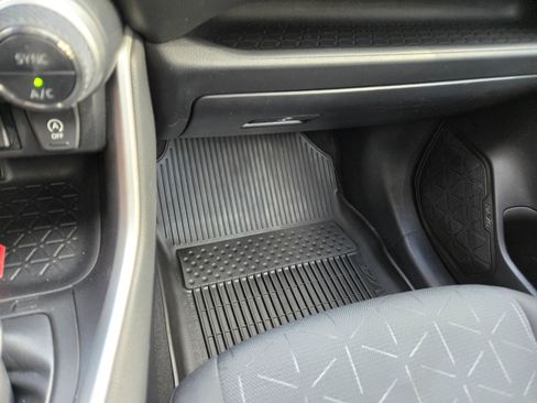 Used 2022 Toyota RAV4 XLE image 27