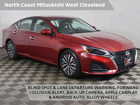Used 2023 Nissan Altima 2.5 SV FWD image 1