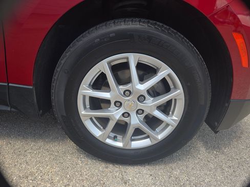 Used 2024 Chevrolet Equinox LT FWD image 28