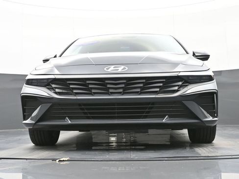 Certified 2025 Hyundai Elantra Sport image 50