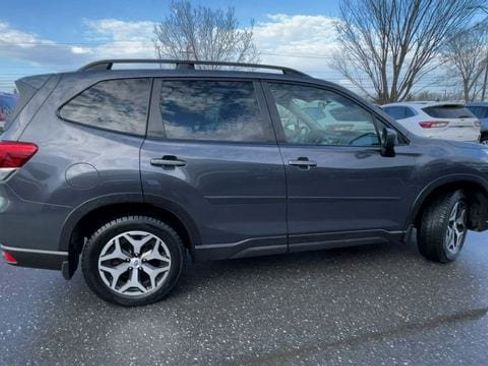 Used 2021 Subaru Forester Premium image 9