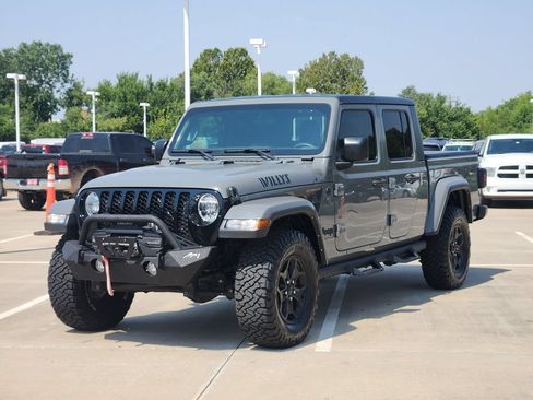Used 2023 Jeep Gladiator Sport AWD/4WD image 3