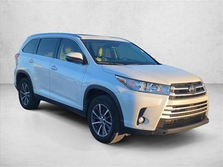 Used 2019 Toyota Highlander XLE video 3