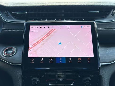 Used 2022 Jeep Grand Cherokee Limited image 32