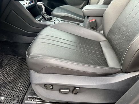 Certified 2024 Volkswagen Tiguan SE R-Line image 14