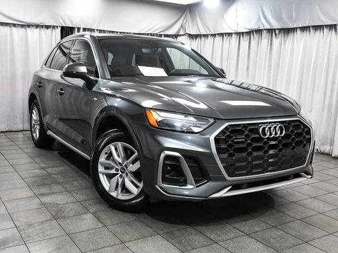 Used 2023 Audi Q5 2.0T Premium w/ Convenience Package AWD/4WD image 3