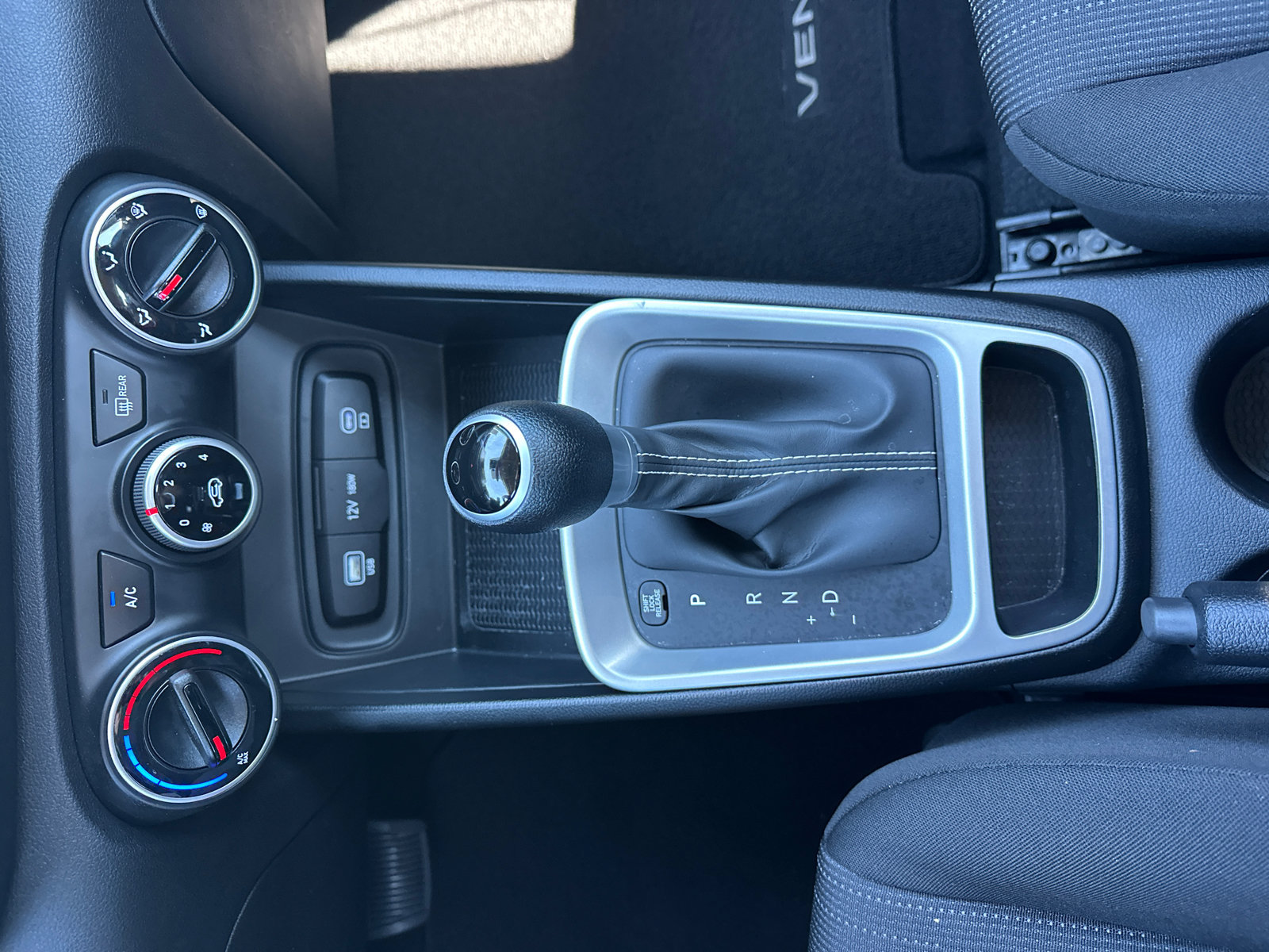 Used 2025 Hyundai Venue SE FWD image 26