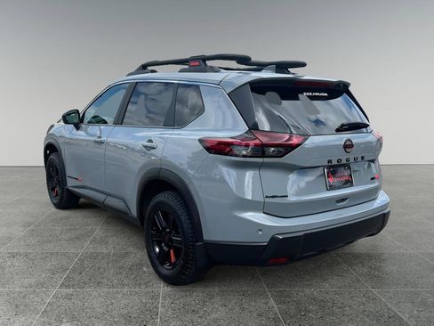 Used 2025 Nissan Rogue SV image 4