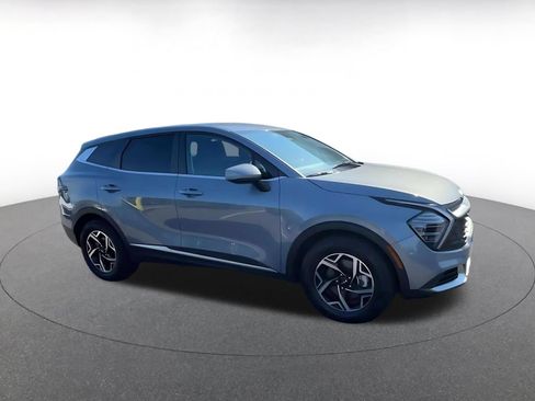 Used 2025 Kia Sportage LX FWD image 2