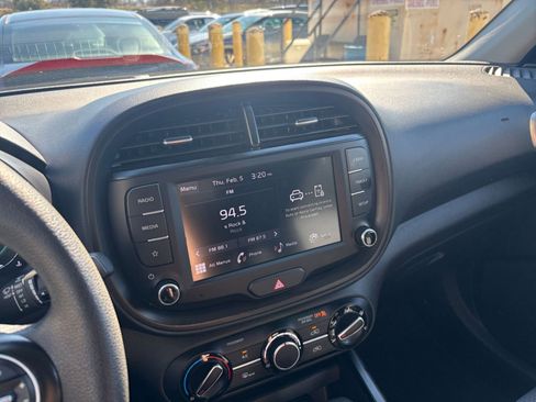 Used 2025 Kia Soul LX w/ LX Technology Package image 20
