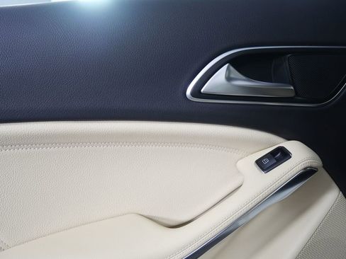 Used 2018 Mercedes-Benz CLA 250 image 13