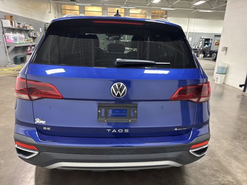 Certified 2022 Volkswagen Taos SE image 4