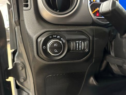 Used 2021 Jeep Gladiator Sport image 22