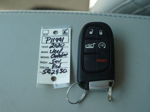 Used 2020 Jeep Cherokee Latitude Plus w/ Comfort/Convenience Group FWD image 33