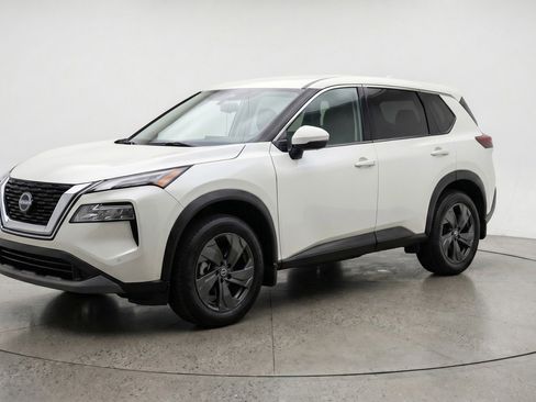 Used 2025 Nissan Rogue SV image 3