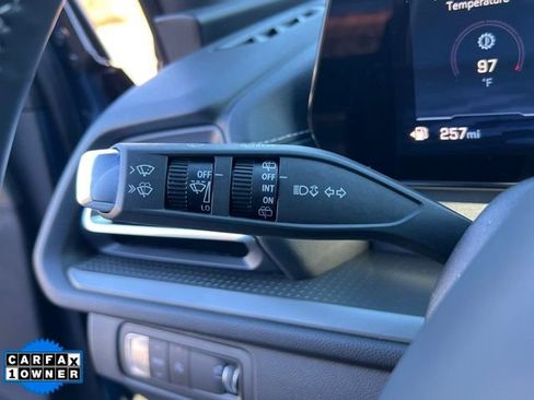 Used 2025 Chevrolet Traverse LT image 22