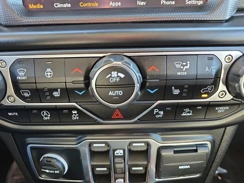 Used 2022 Jeep Wrangler Unlimited Sahara image 25