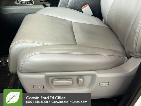 Used 2019 Toyota Sequoia Platinum AWD/4WD image 25