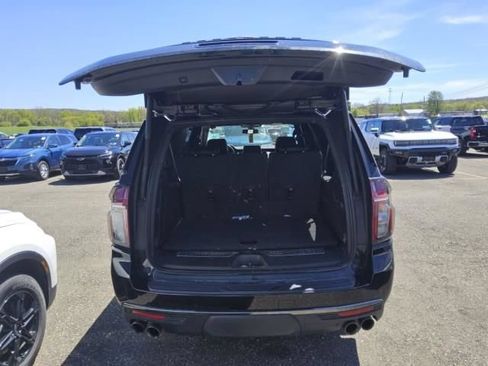 Used 2022 Chevrolet Suburban Z71 w/ Z71 Off-Road Package AWD/4WD image 9