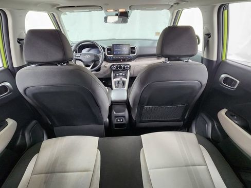 Used 2024 Hyundai Venue SEL FWD image 17