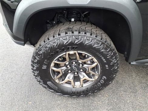 Used 2024 Chevrolet Colorado ZR2 w/ Technology Package image 4