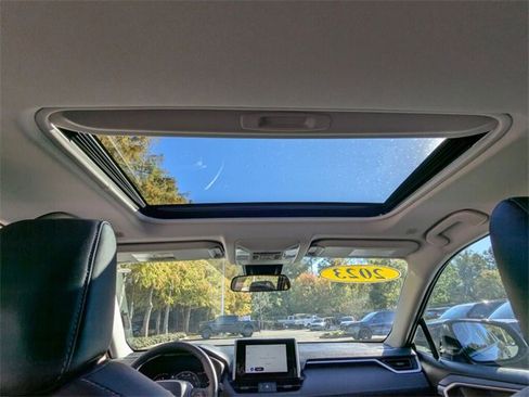 Used 2023 Toyota RAV4 XLE Premium image 19