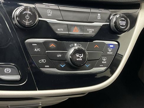 Used 2024 Chrysler Voyager LX FWD image 21