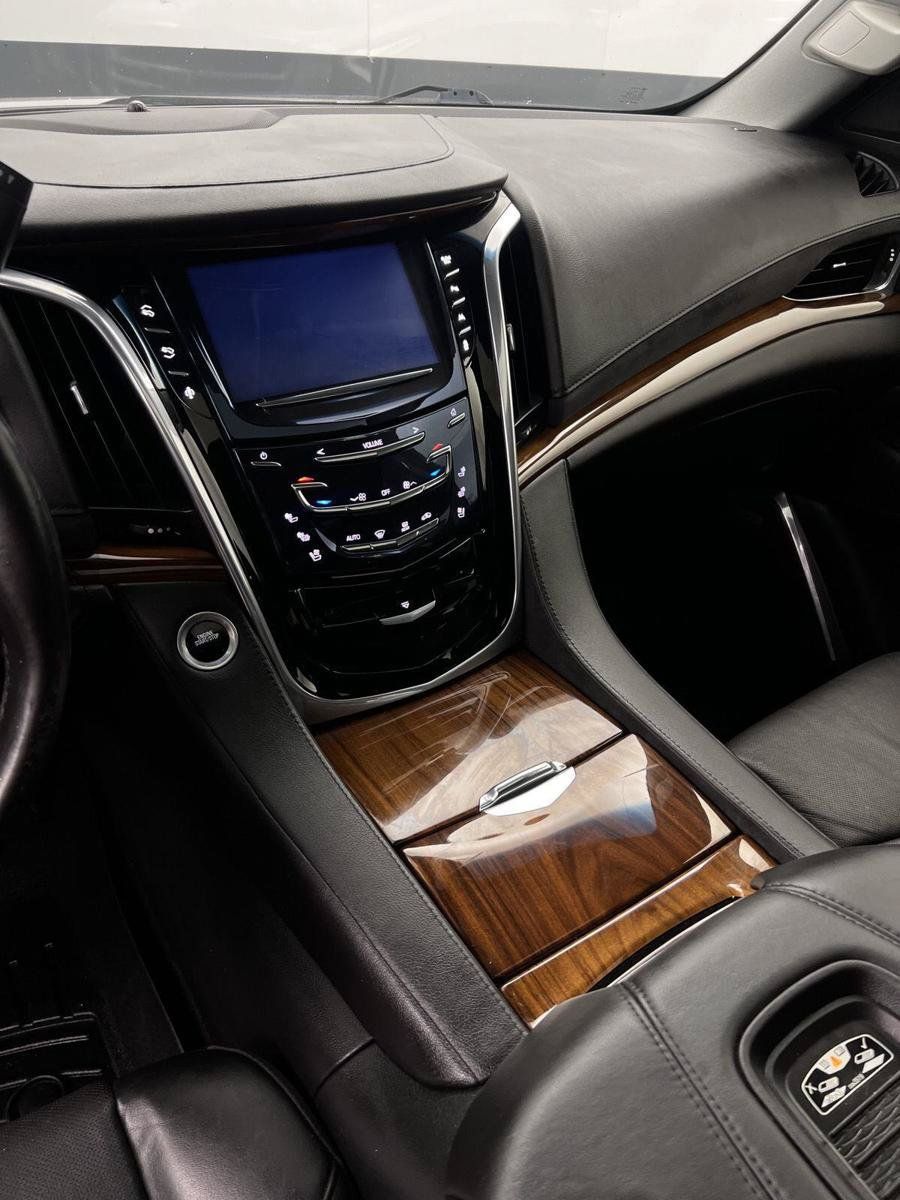 Used 2016 Cadillac Escalade Luxury AWD/4WD image 5