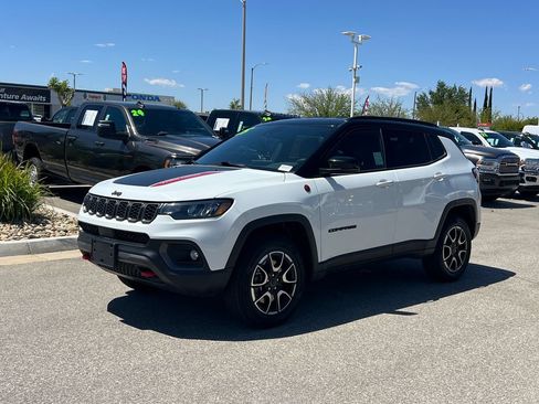Certified 2025 Jeep Compass Trailhawk AWD/4WD image 2