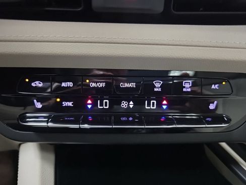 Certified 2022 Buick Envision Essence w/ Technology Package I FWD image 31