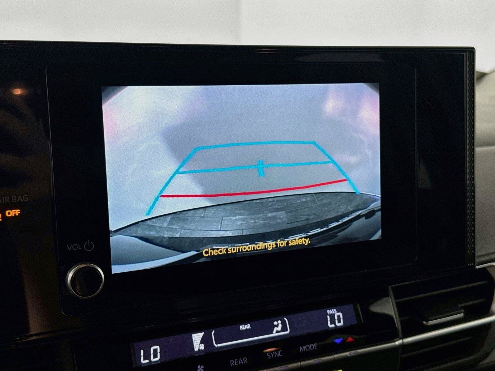 Used 2025 Toyota Sienna LE FWD image 20