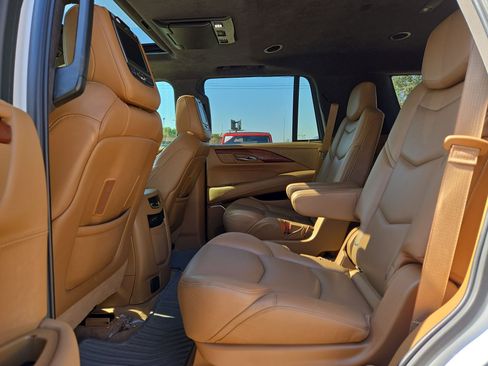 Used 2017 Cadillac Escalade Platinum AWD/4WD image 13