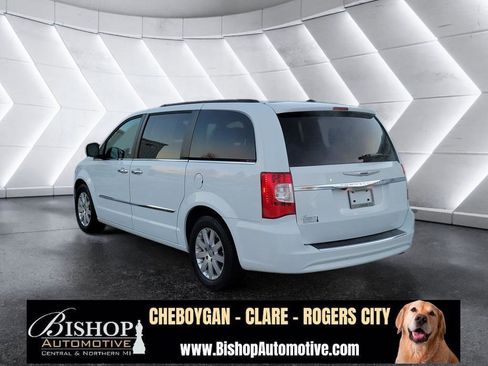 Used 2016 Chrysler Town & Country Touring w/ Driver Convenience Group image 16