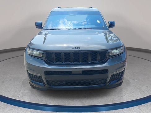 Used 2025 Jeep Grand Cherokee L Limited w/ Black Appearance Package AWD/4WD image 2