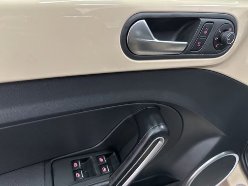 Used 2019 Volkswagen Beetle 2.0T SE image 24