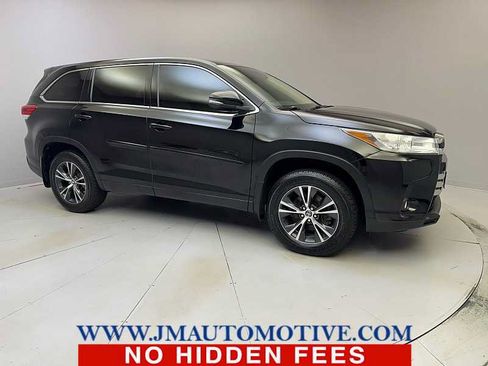 Used 2017 Toyota Highlander Plus AWD/4WD image 7