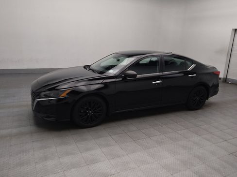 Used 2024 Nissan Altima 2.5 SV image 2